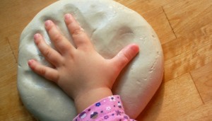 Viele Eltern finden den Abdruck der Hand ihres Babys im Salzteig süß. Ist ja auch so, oder? (#1)