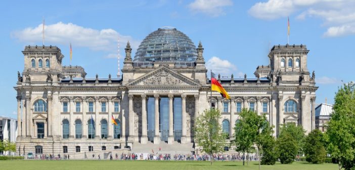 Während der Berlin-Blockade erlangte das Lied "Die Gedanken sind frei" erneut Berühmtheit und wurde zum Fanal für den Widerstandswillen der freien Bürger Berlins gegen den Druck des diktatorischen Sowjet-Regimes in der angrenzenden DDR. (#1)