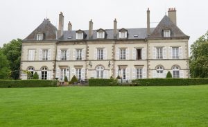 Das Château d'YGrande ist heutzutage ein Hotel. Wo geruhen euer Majestät zu nächtigen? En Auvergne, naturellement! (#2)