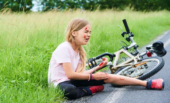 Zum Alltag mit Kindern zählen leider auch Verletzungen und Krankheiten. ( Foto: Adobe Stock -  Petr Bonek_)