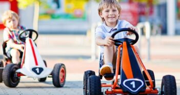Straßenteilnehmer Kind : Was Sie bei Kettcars und Co. beachten müssen