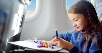 Kinder beschäftigen: Damit wird der Flug stressfrei