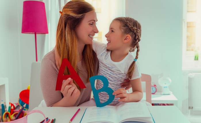 Um Kinder zum Lernen motivieren zu können, braucht es nicht viel. ( Foto: Adobe Stock - detailblick-foto )_