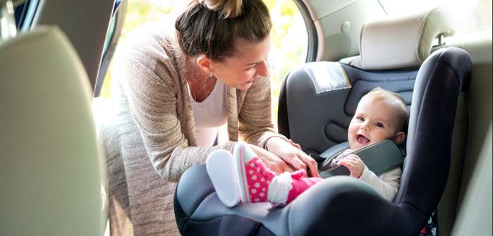 Viele Kriterien gilt es beim Kauf eines Kindersitzes zu beachten ( Foto: Shutterstock - Africa Studio )