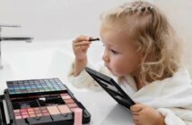 Schminken für Anfänger: Die ersten Schritte in Richtung Make-up für Jugendliche ( Foto: Adobe Stock - ninelutsk )