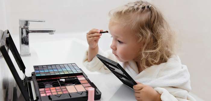 Schminken für Anfänger: Die ersten Schritte in Richtung Make-up für Jugendliche ( Foto: Adobe Stock - ninelutsk )