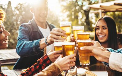 Für die Kennzeichnung von alkoholfreien Getränken ist die Einhaltung der gesetzlichen Alkoholgrenze von 0,5 Volumenprozent von großer Bedeutung. (Foto: AdobeStock - Davide Angelini 570233392)