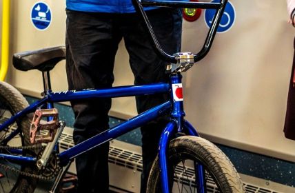Fahrradmitnahme im ÖPNV: Kostenlose Optionen und (Foto: AdobeStock - Mihail 203133485)