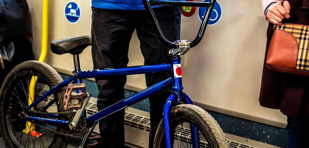 Fahrradmitnahme im ÖPNV: Kostenlose Optionen und (Foto: AdobeStock - Mihail 203133485)