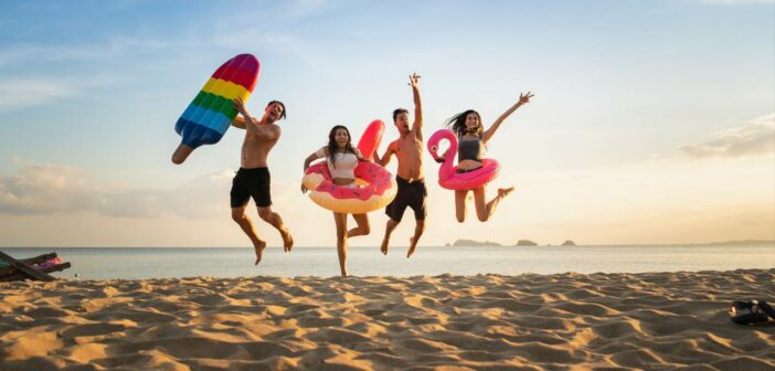 Familienurlaub im Schulalter: Verreisen auf dem nächsten Level (Foto: AdobeStock - 420022602 Me studio)