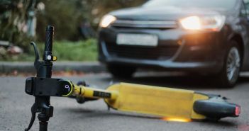 Neuer Gesetzentwurf führt verschuldensunabhängige Haftung für E-Scooter Halter (Foto: Automobilclub KS e.V.)